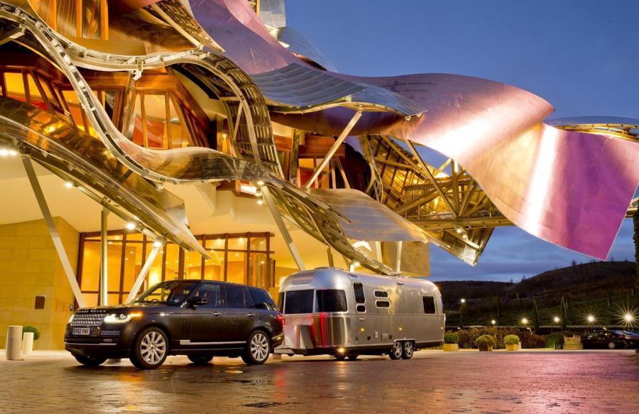  Land Rover Range Rover Towing Airstream 2013 года  (фото 9 из 12)